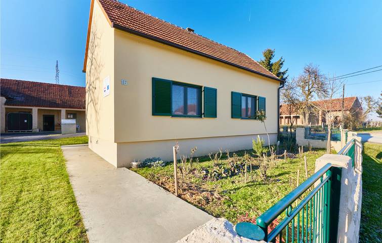 Ferienhaus für 7 Personen, mit Pool und Garten sowie Whirlpool und Terrasse