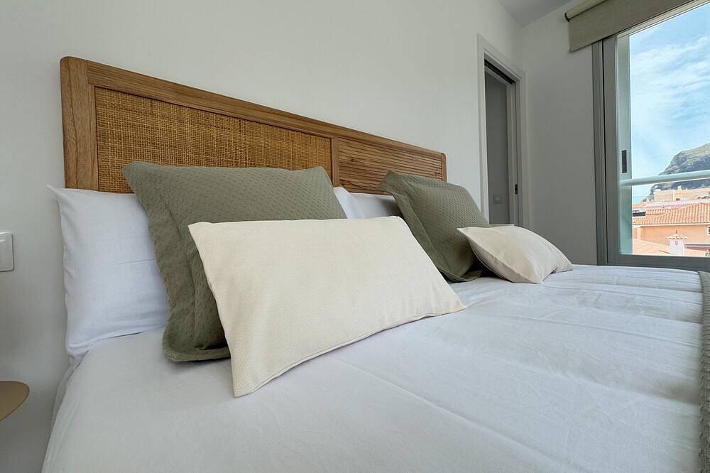 Ganze Wohnung, Ferienwohnung 'Apto Moderno Con Vistas Únicas' mit Meerblick, privater Terrasse und Wlan in Los Silos, Teneriffa Nord