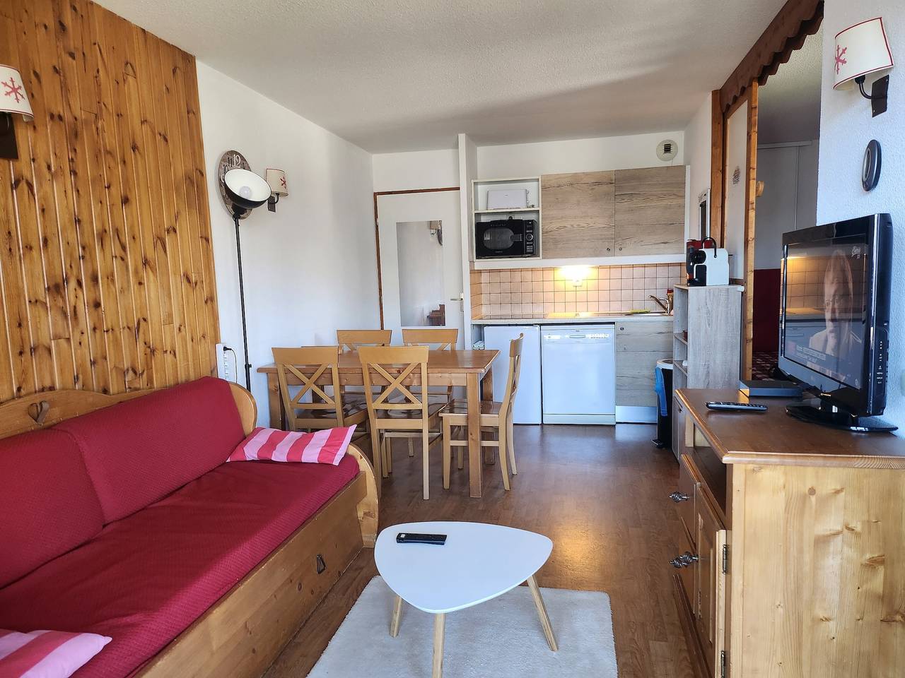 Entire apartment, Apartment 'Le Parc Aux Étoiles 1800' with Mountain View, Balcony and Wi-Fi in Puy-Saint-Vincent, Écrins National Park