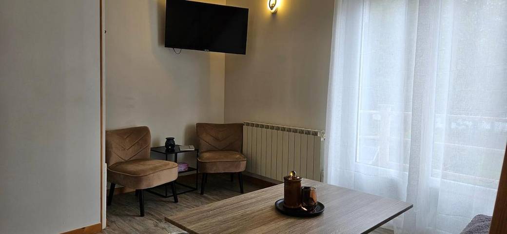 Gîte pour 6 personnes, avec balcon ainsi que vue et vue sur le lac à Prémilhat - 3