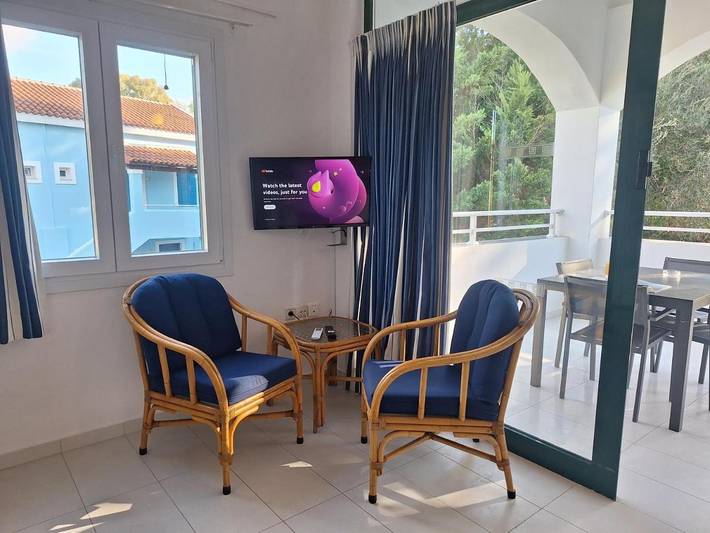 Appart’hôtel pour 4 personnes, avec piscine ainsi que jardin et vue