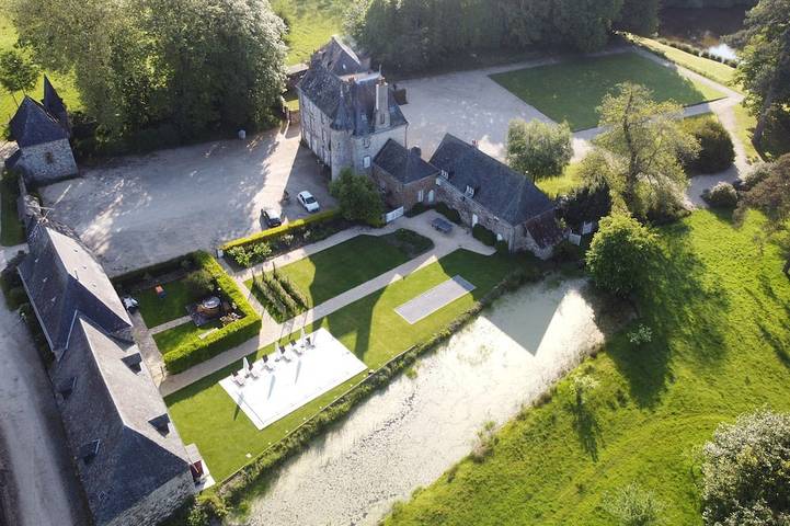 Gîte pour 20 personnes, avec jacuzzi et jardin dans Vautorte