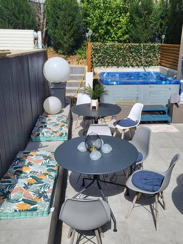 Chambre d’hôte pour 4 personnes, avec jardin et terrasse ainsi que piscine et vue, animaux acceptés à Cluny