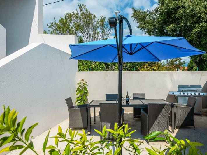 Ferienwohnung für 6 Personen, mit Terrasse und Garten in Krnica