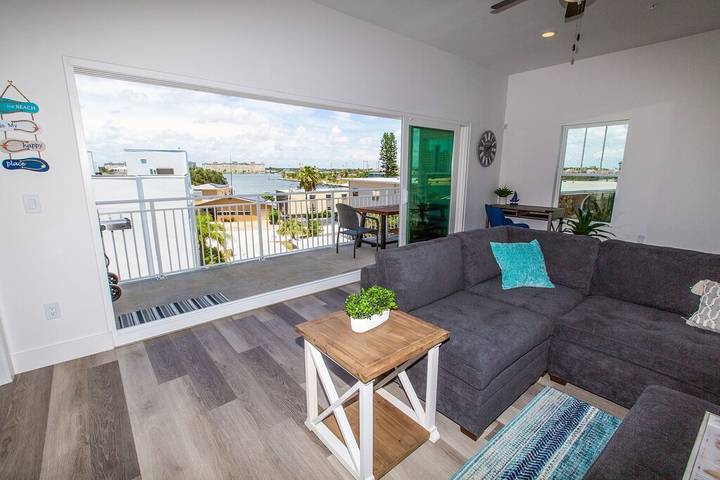 Vacation rental for 10 people, with balcony in Madeira Beach