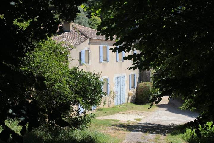 Location de vacances pour 5 personnes, avec Terrasse ainsi que Jardin et Vue à Saint-Thomas-de-Conac