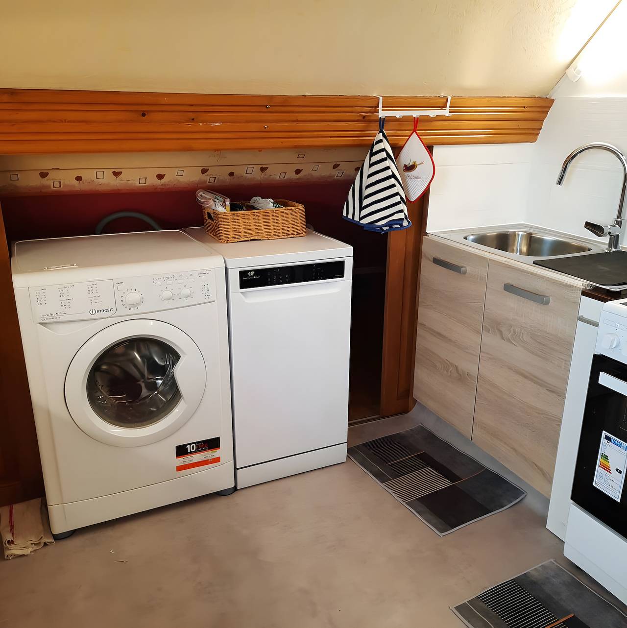Appartement entier, Appartement 'Courseulles Comme À La Maison' avec Terrasse Privée et Wi-Fi in Courseulles-sur-Mer, Région de Caen