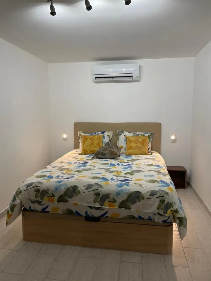 Casa de vacaciones para 3 personas, con terraza además de jardín y vistas - 1