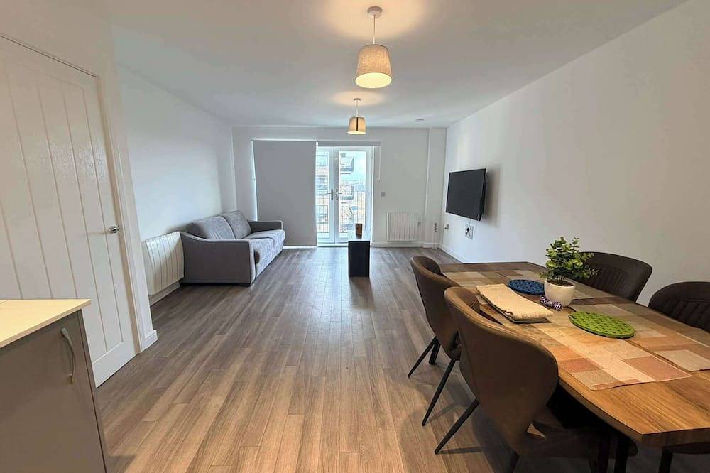 Entire apartment, Modern 2Bdr Oasis Home by Watford General in Watford, Hertfordshire