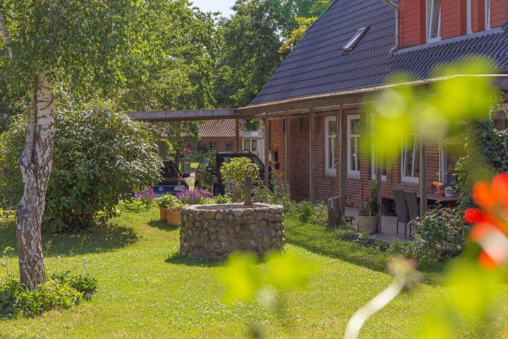 Ferienwohnung für 6 Personen, mit Terrasse und Garten sowie Ausblick in Stoltebüll