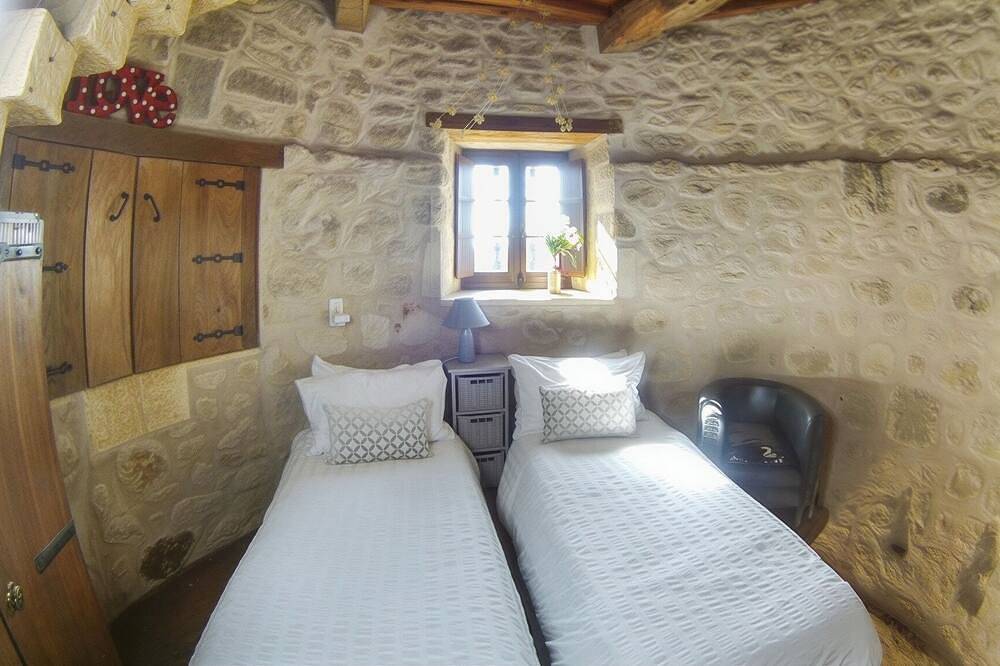 Retraite romantique dans un moulin à vent du Xviiie siècle avec piscine, jacuzzi et vue panoramique in Coutures, Région de Langon