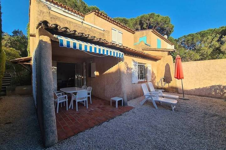 Location de vacances pour 4 personnes, avec terrasse et piscine dans Gigaro