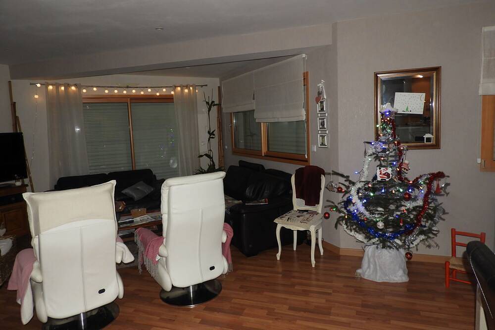 Two Bedrooms Two Steps From The Parish Enclos in Guimiliau, Région de Morlaix