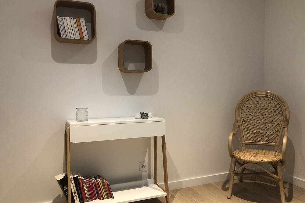 Entire apartment, Appartement Avec Jardin et Piscine, Proximité Lyon et Techlid in Limonest, Rhône
