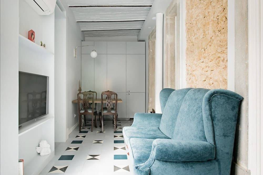 Guesthouse - Deluxe Double Room with Balcony (Room 8 Seraphim ) in Anjos, Lissabon