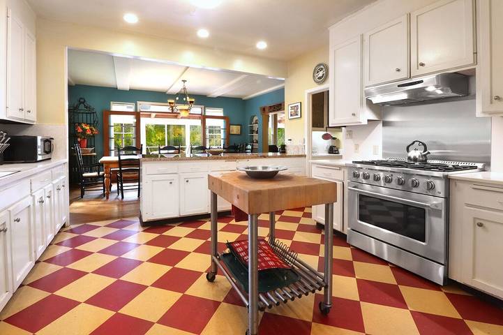 Vacation home for 12 people, with yard and hot tub, with pets in Russian River