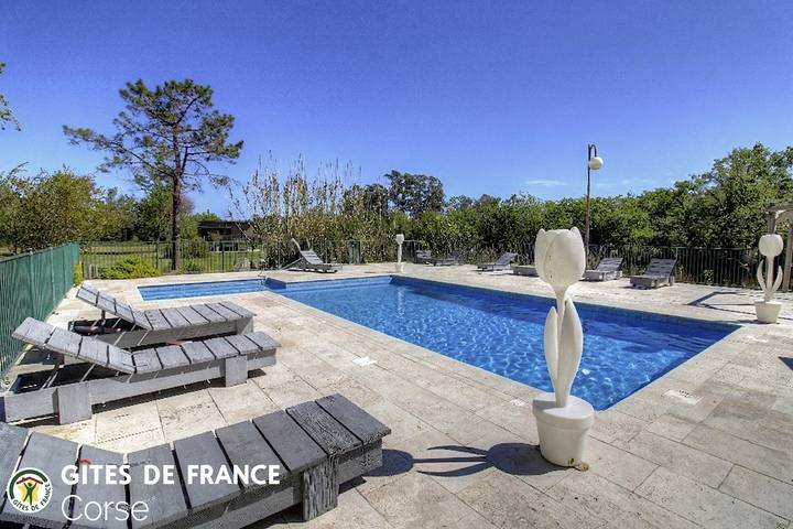 Gîte pour 2 personnes, avec Terrasse et Piscine