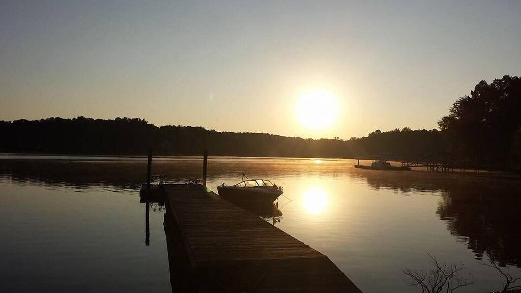 Gemütliches Ferienhaus: 180 Ft Shoreline, Panoramaaussicht von Cove und See; Haustierfreundlich in Mayhew, Lake Norman