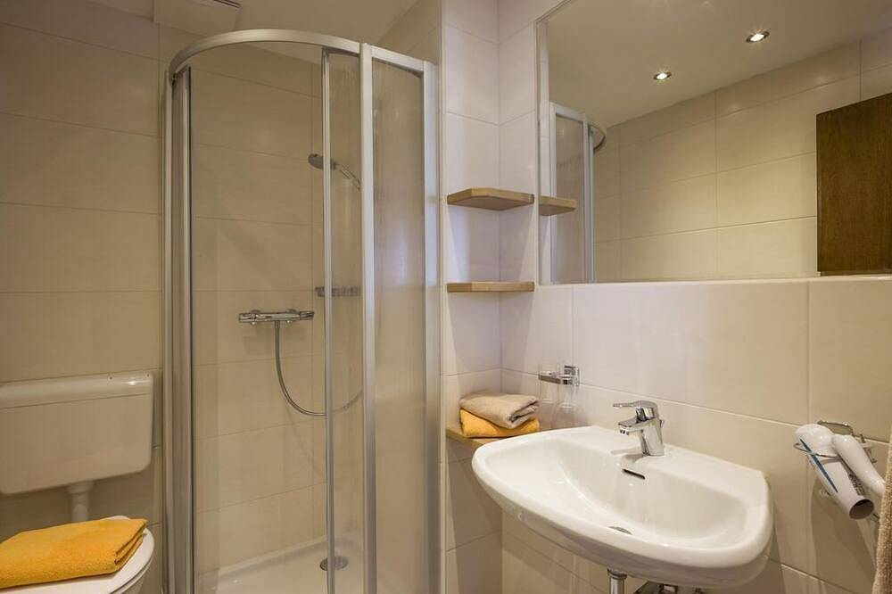 Dreibettzimmer mit Dusche, Wc - Pension Obinghof in Söll, Kaisergebirge