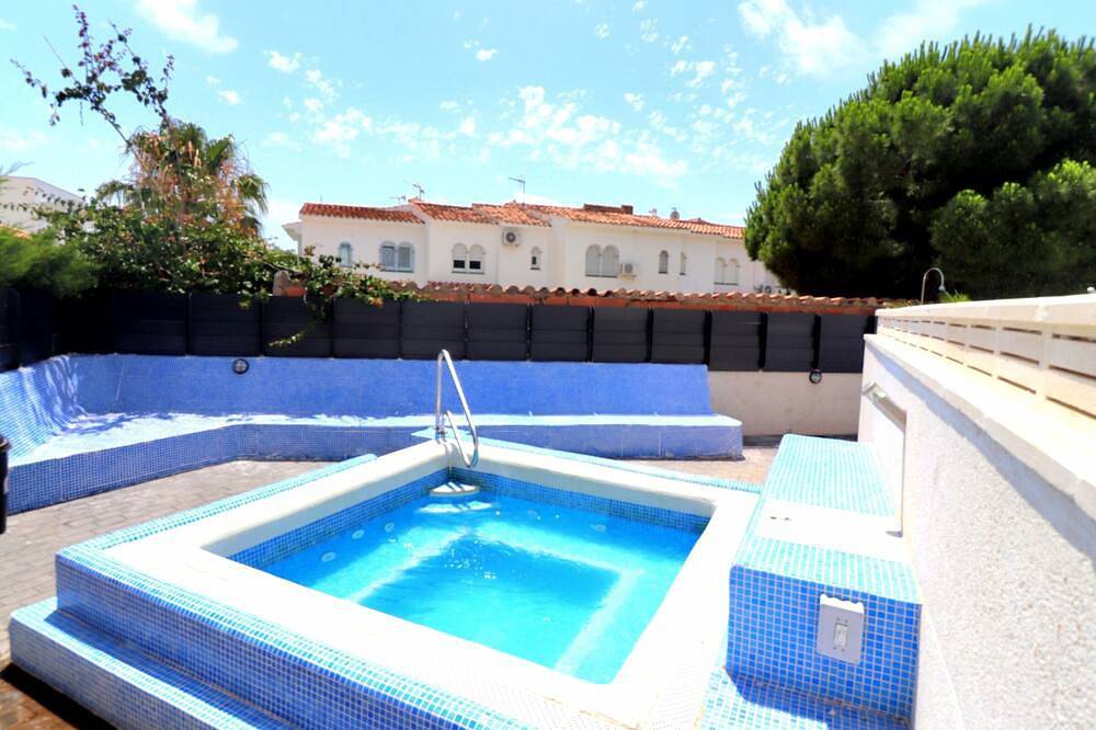 Casa Cristall 2,  Heated pool  Hot tub\n250 m beach in Mont-roig del Camp, Costa Dorada