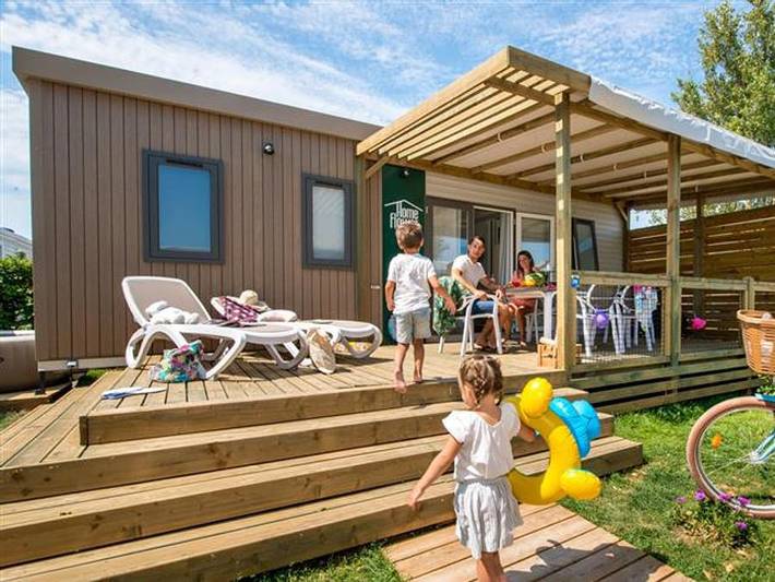 Flower Camping Les Ilates - Mobilhome 6 personnes - Homeflower Premium 35m² (3 chambres) + Clim + terrasse semi-couverte + Tv + draps + serviettes | 6 personnes in Loix, Île de Ré