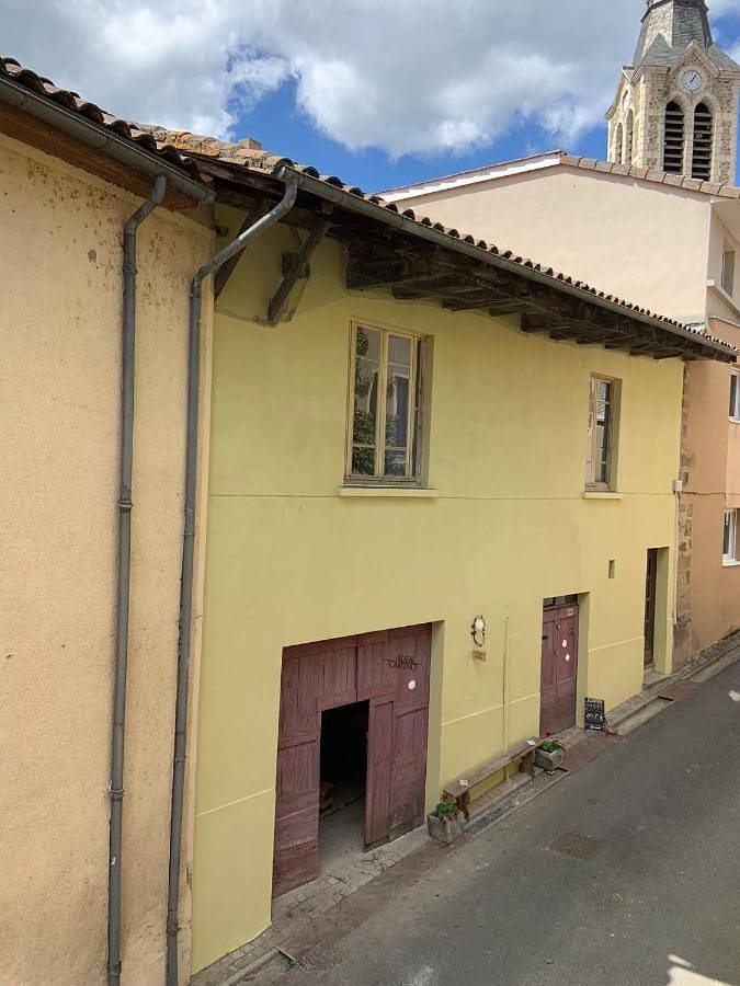 Gîte pour 8 personnes, avec Balcon et Terrasse ainsi que Jardin et Vue à Livinhac-le-Haut