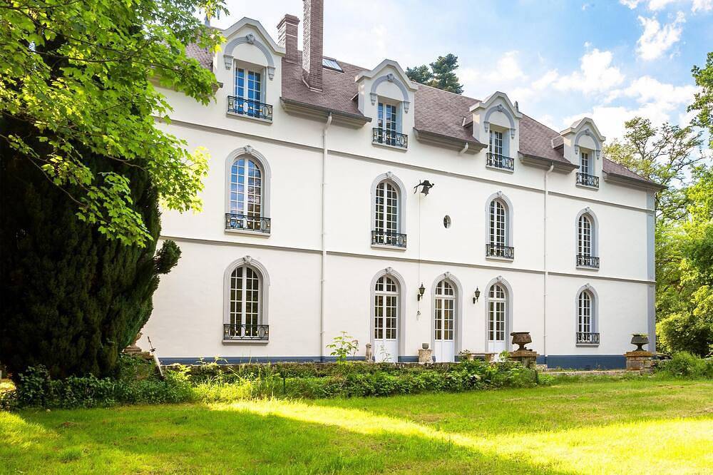 Magnifique château avec 7 chambres dans un parc de 3 hectares à 1 heure de Paris in Grez-sur-Loing, Seine-et-Marne