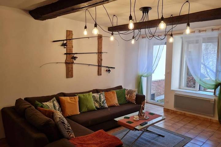 Gîte pour 4 personnes, avec terrasse à Deville