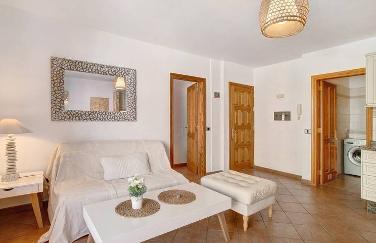 Apartamento entero, Casa de vacaciones "Casa Playa" cerca del mar con balcón y Wi-Fi in Playa de San Juan Tenerife, Guía de Isora
