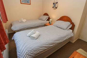 Holiday Home for 5 People in Mawgan Porth, Cornwall, Photo 3
