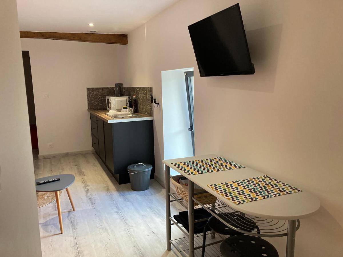 Appartement entier, One-Bedroom Apartment in Fougeré, Région de La Roche-sur-Yon