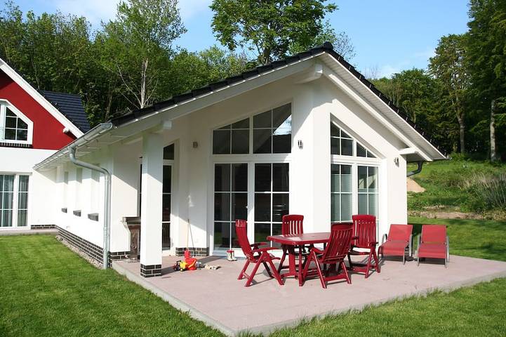 Bungalow für 4 Personen, mit Terrasse und Garten sowie Sauna in Sellin