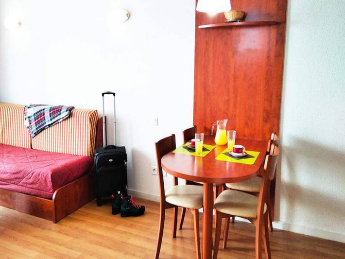 Gîte pour 4 personnes, avec balcon et piscine, adapté aux familles dans Pic du Midi - 4