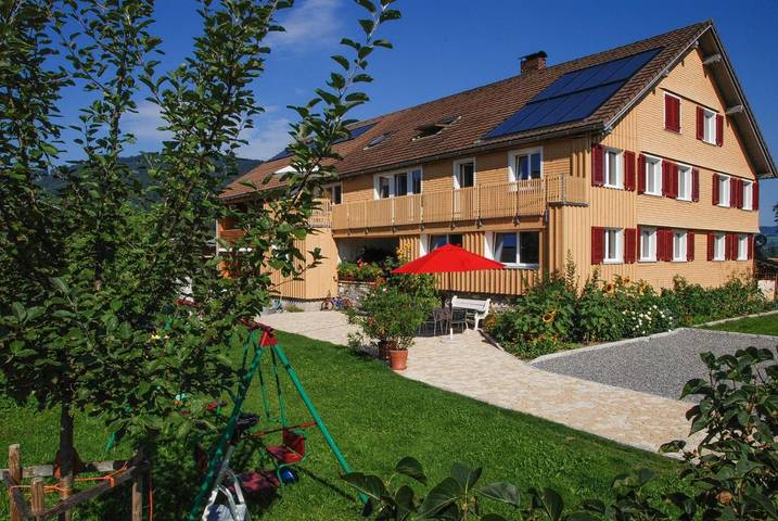 Ferienwohnung für 8 Personen, mit Garten und Ausblick sowie Sauna, kinderfreundlich