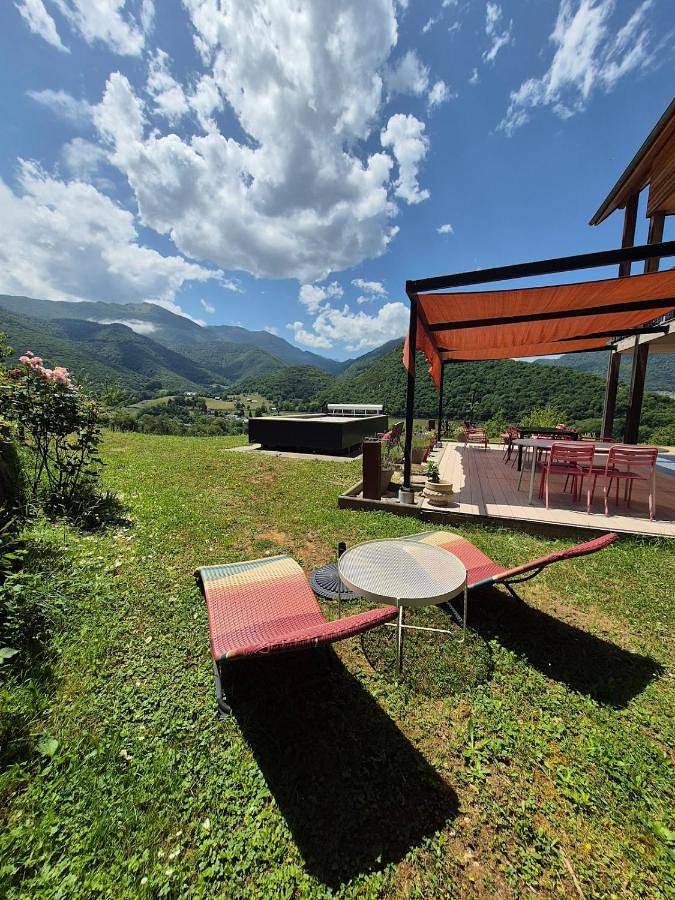 Maison familiale avec piscine au cœur des Pyrénées in Rebouc, Hèches