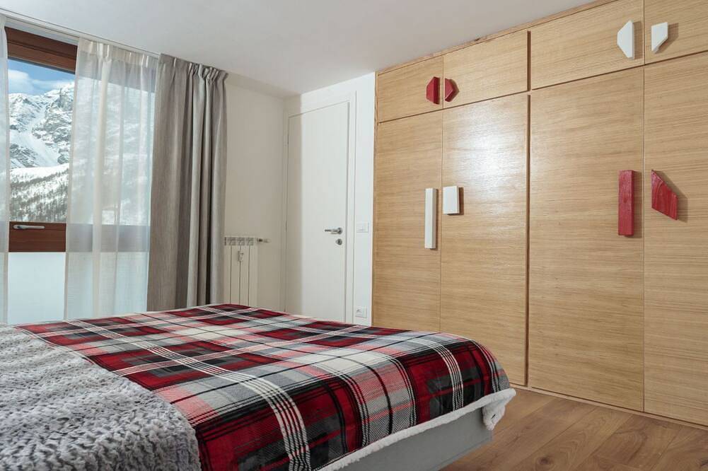 Geheel appartement, New apartment overlooking mountain, private garage, walking distance lifts in Cervinia, Valtournenche en omgeving