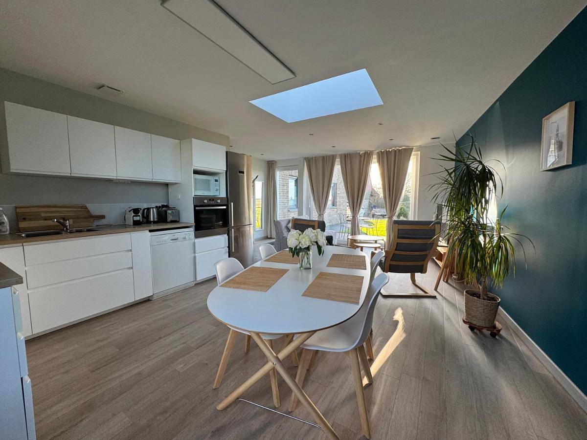One-Bedroom Apartment with Terrace in Marquillies, Région de Lille