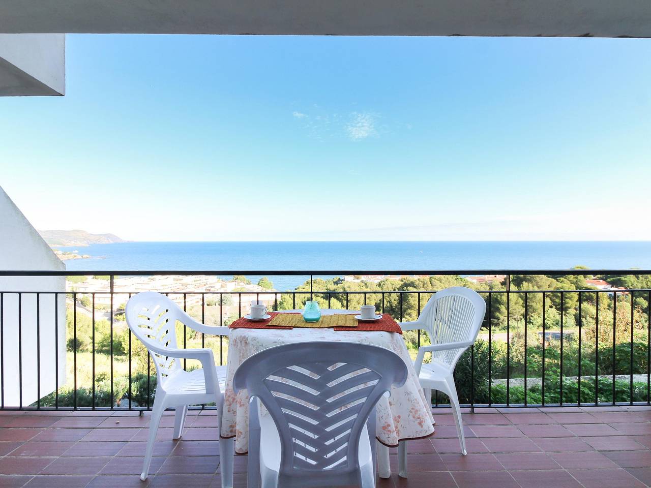 Appartamento intero, Sea View Apartment, Parking Included, Pets Allowed in Llanca, Upper Empordà
