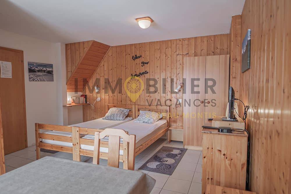 Sympathique studio avec terrasse, jardin situé au rez-de-chaussée d'un chalet individuel, idéal pour in Saint Luc, Anniviers