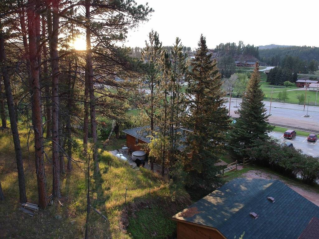 Old Town Cottage: Eingebettet auf einem bewaldeten Hügel am Rande von Hill City in Hill City, Black Hills