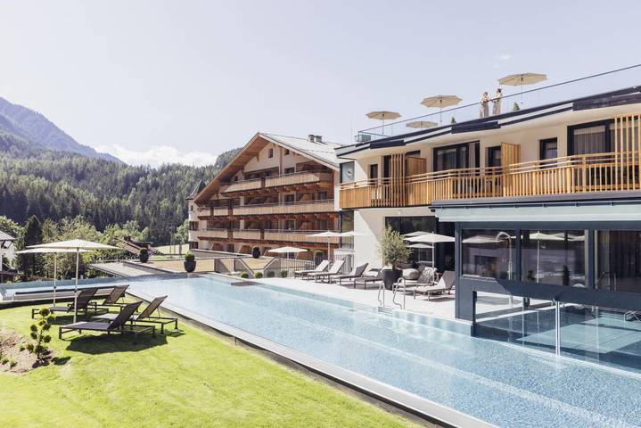 Hôtel pour 4 personnes, avec piscine ainsi que sauna et jardin, animaux acceptés