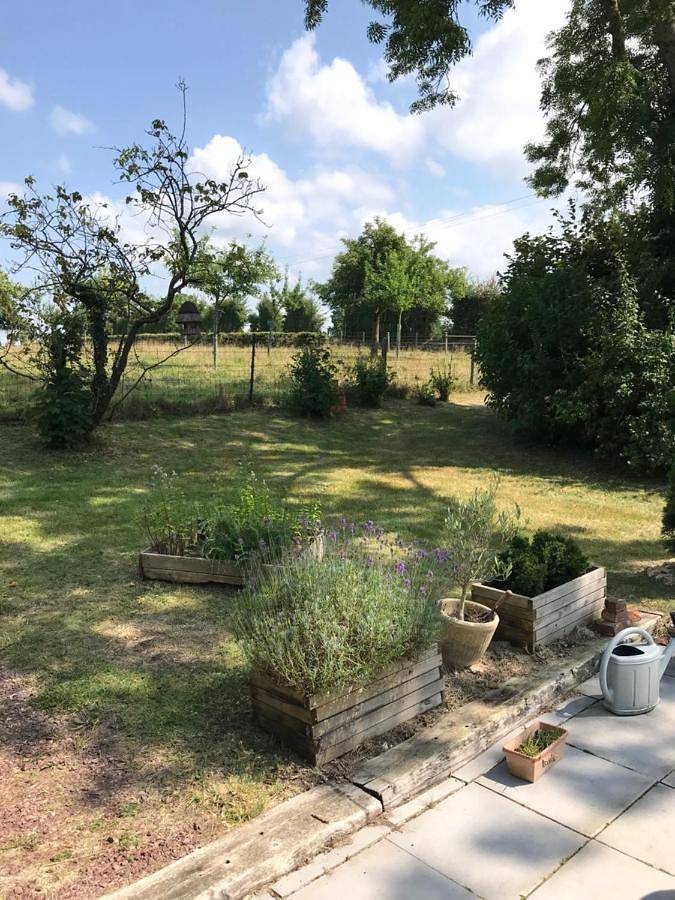 Location de vacances pour 4 personnes, avec vue ainsi que jardin et terrasse à Saint-Christophe-sur-Condé - 4
