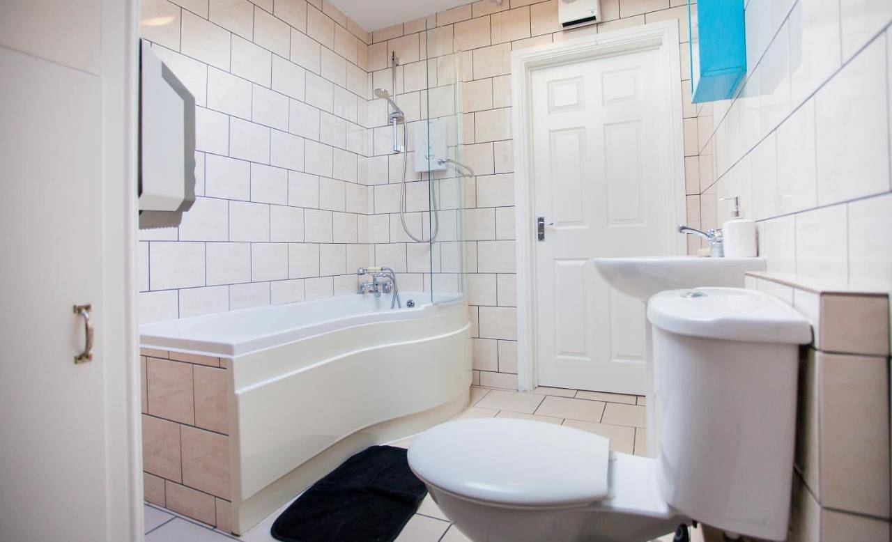 Three Bedroom Apartment - Sleeps 4 in Pembrokeshire