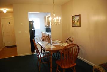 Log Cabin for 12 Guests in Lake Cumberland, Russell County, Picture 4