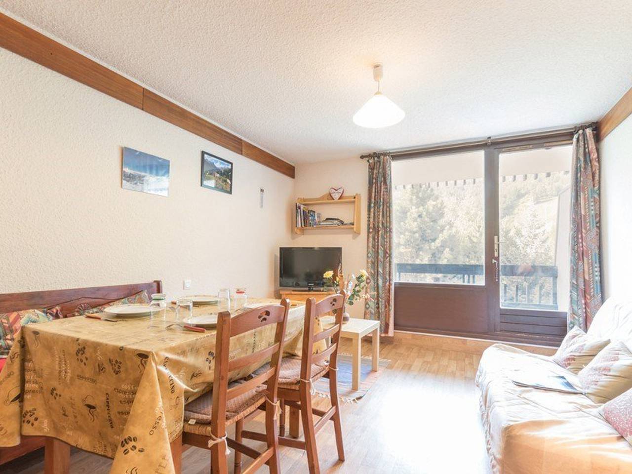 Entire apartment, Cozy Ski Getaway for 4 in Chantemerle, Serre-Chevalier - Parking, Fully Equipped Kitchen in Saint-Chaffrey, Serre Chevalier