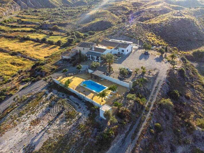 Casa de vacaciones para 12 personas, con jardín además de jacuzzi y piscina en Provincia de Almería - 2