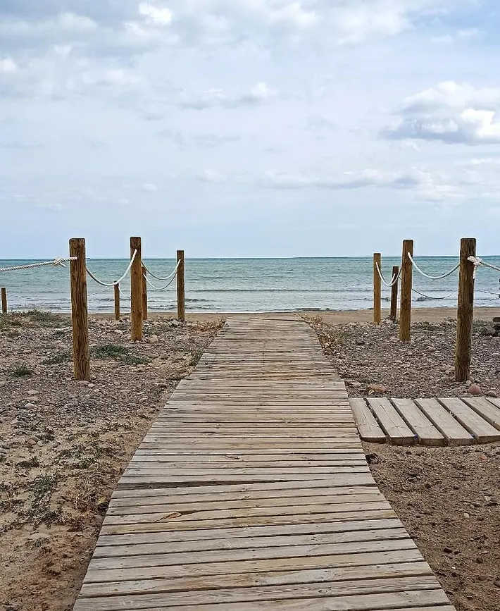 Apartamento de vacaciones para 5 personas, con vistas además de piscina y jardín - 1