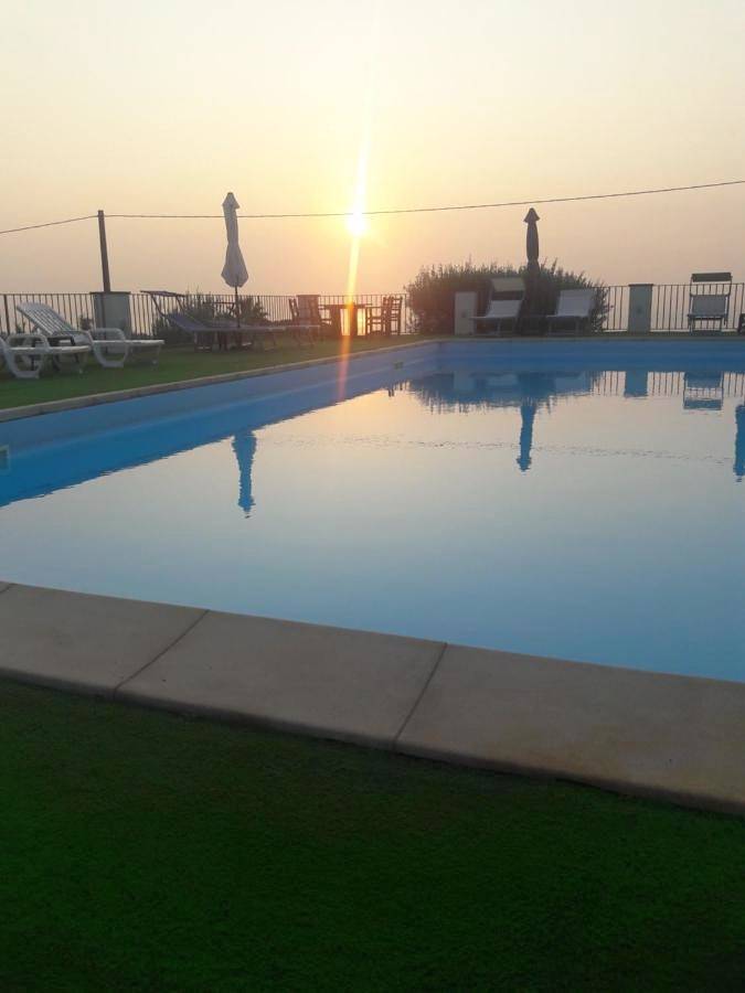 Location de vacances pour 4 personnes, avec piscine ainsi que vue et jardin à Acireale - 2