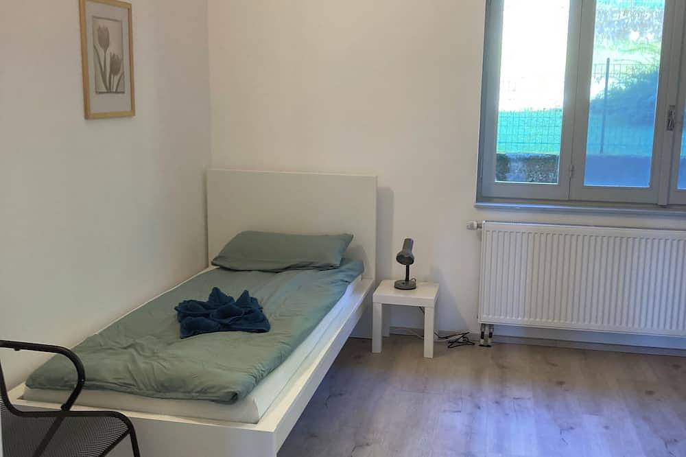 Ganze Wohnung, 75qm Wohnung, Eg, Terrasse, 2 Schlafz., Duschbad und sep. Wc, max. 5 Personen in Vignone (Dumenza), Agra