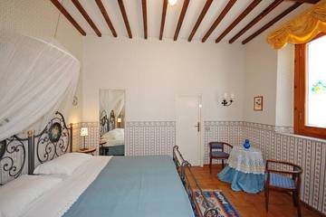 Villa for 12 People in San Gimignano, Siena Province, Photo 2